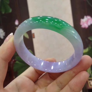 翡翠三色手镯价格的简单介绍-第2张图片-翡翠网 翡翠三色手镯价格的简单介绍-第2张图片-翡翠网