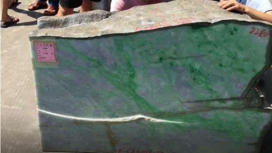 关于高种翡翠原石视频的信息-第1张图片-翡翠网 关于高种翡翠原石视频的信息-第1张图片-翡翠网