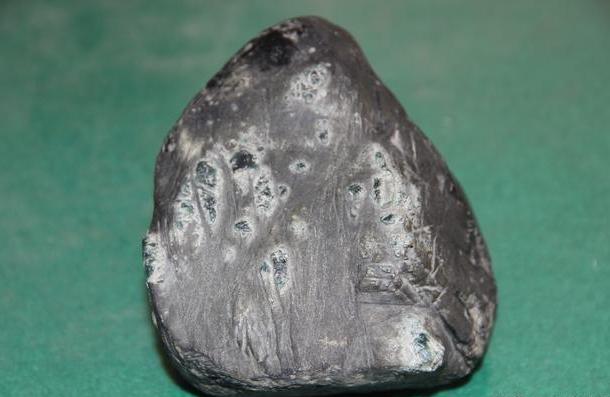 关于是不是翡翠原石都有苍蝇刺的信息-第8张图片-翡翠网 关于是不是翡翠原石都有苍蝇刺的信息-第8张图片-翡翠网