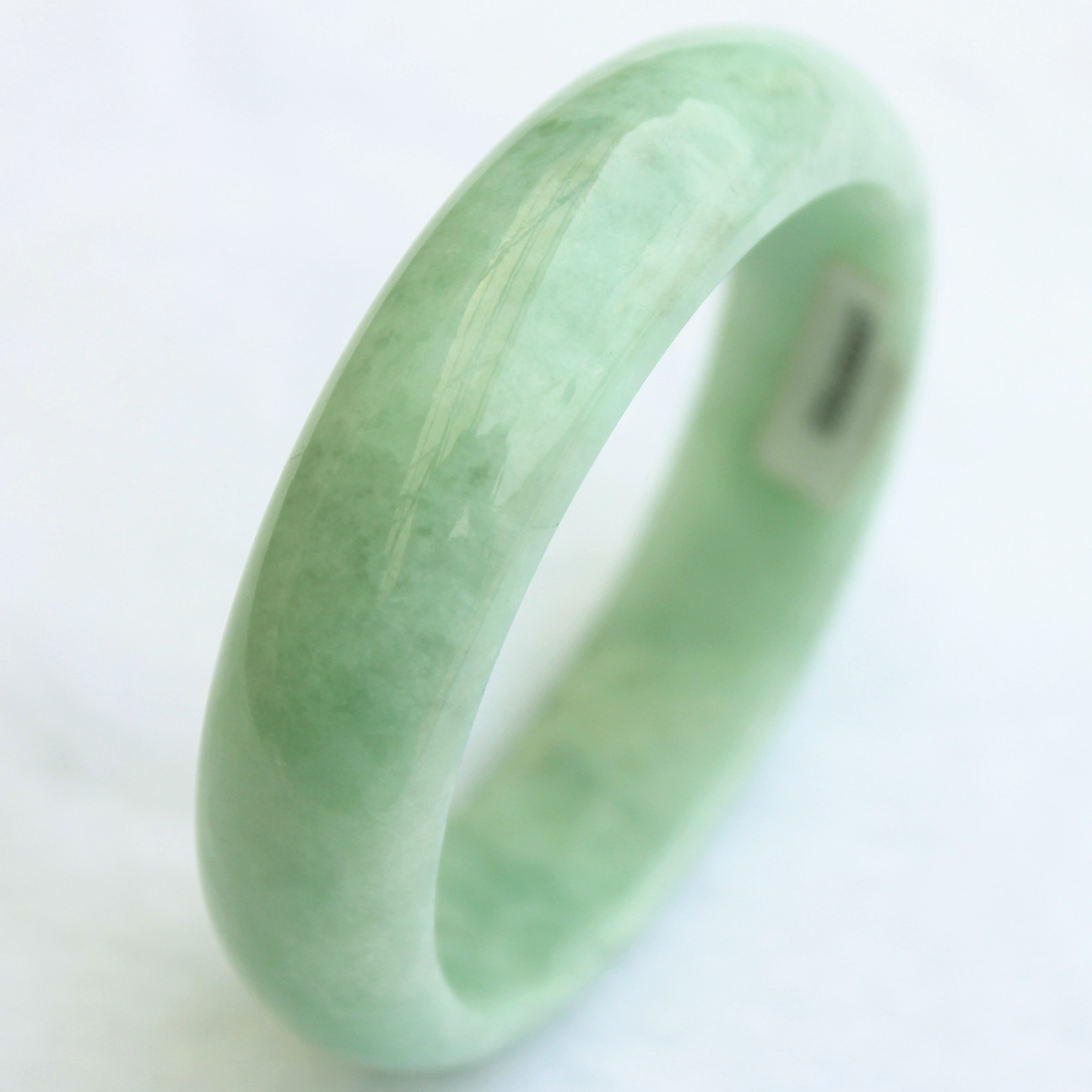 翡翠油青种手镯的简单介绍-第2张图片-翡翠网 翡翠油青种手镯的简单介绍-第2张图片-翡翠网