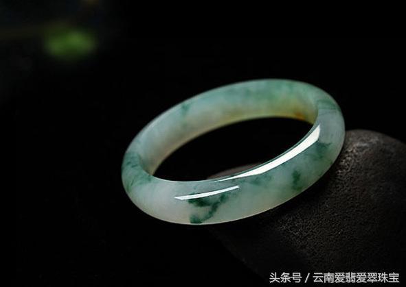 翡翠的鉴别方法敲打法的简单介绍-第2张图片-翡翠网 翡翠的鉴别方法敲打法的简单介绍-第2张图片-翡翠网