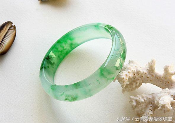 翡翠的鉴别方法敲打法的简单介绍-第3张图片-翡翠网 翡翠的鉴别方法敲打法的简单介绍-第3张图片-翡翠网