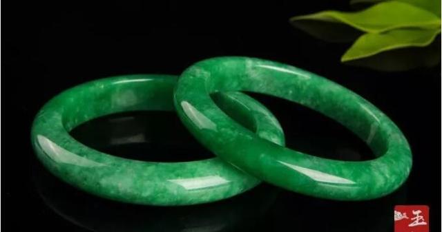 豆种翡翠的简单介绍-第8张图片-翡翠网 豆种翡翠的简单介绍-第8张图片-翡翠网