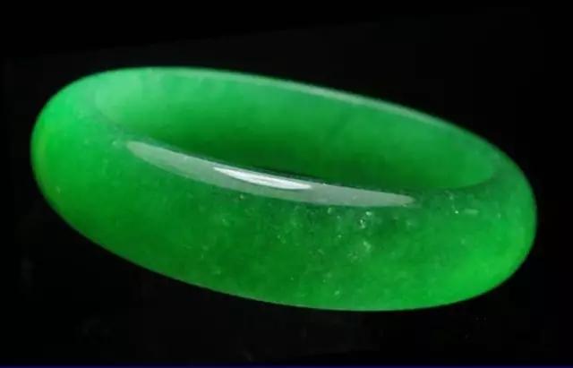 翡翠怎么鉴定好坏的简单介绍-第2张图片-翡翠网 翡翠怎么鉴定好坏的简单介绍-第2张图片-翡翠网