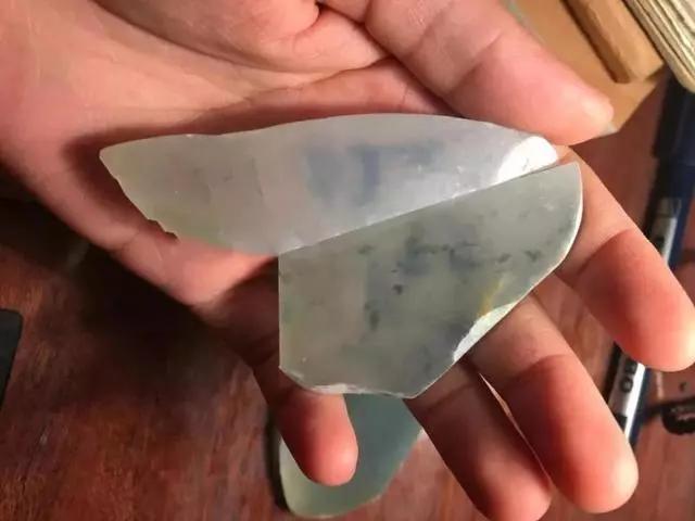 无人敢碰的翡翠原石的简单介绍-第4张图片-翡翠网 无人敢碰的翡翠原石的简单介绍-第4张图片-翡翠网