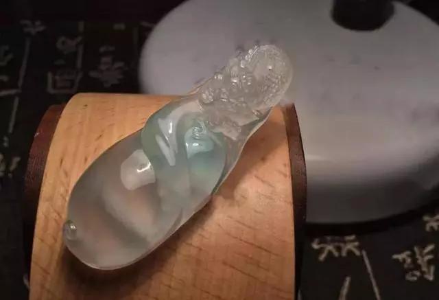 无人敢碰的翡翠原石的简单介绍-第10张图片-翡翠网 无人敢碰的翡翠原石的简单介绍-第10张图片-翡翠网