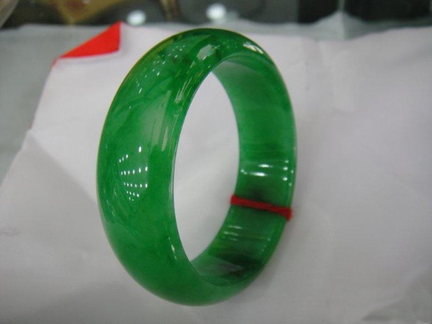 翡翠墨绿色手镯的简单介绍-第2张图片-翡翠网 翡翠墨绿色手镯的简单介绍-第2张图片-翡翠网