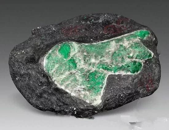 翡翠原石有黄雾还会嫩吗的简单介绍-第1张图片-翡翠网 翡翠原石有黄雾还会嫩吗的简单介绍-第1张图片-翡翠网