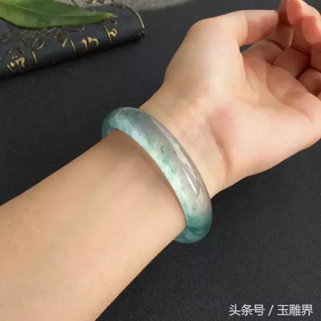 翡翠手镯镯心的简单介绍-第1张图片-翡翠网 翡翠手镯镯心的简单介绍-第1张图片-翡翠网