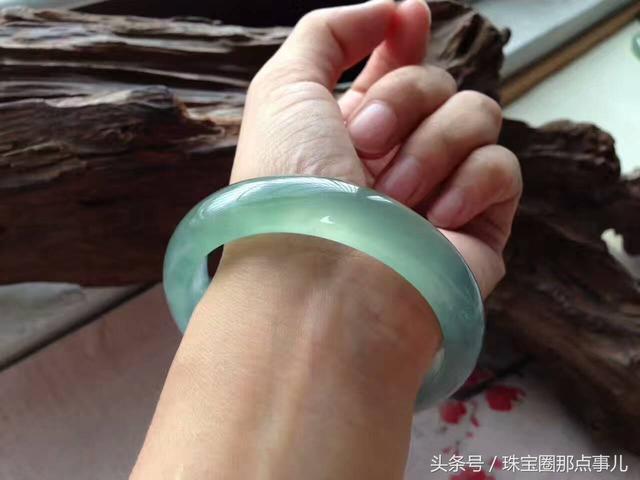 包含一万多的糯种翡翠手镯的词条-第25张图片-翡翠网 包含一万多的糯种翡翠手镯的词条-第25张图片-翡翠网
