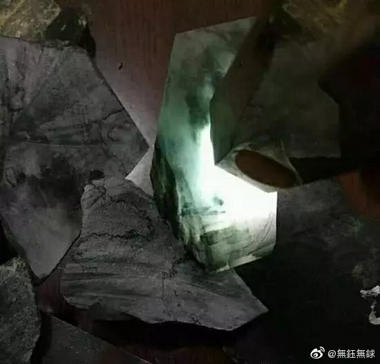 梦见翡翠首饰,梦见打磨翡翠原石-第1张图片-翡翠网 梦见翡翠首饰,梦见打磨翡翠原石-第1张图片-翡翠网