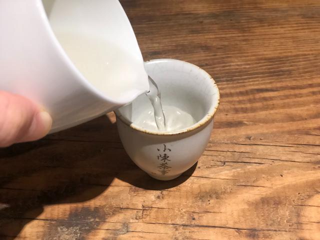 白瓷底翡翠原石的简单介绍-第2张图片-翡翠网 白瓷底翡翠原石的简单介绍-第2张图片-翡翠网