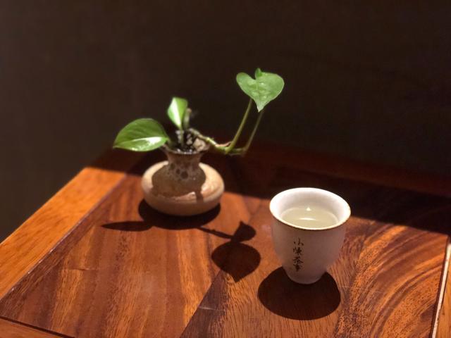 白瓷底翡翠原石的简单介绍-第3张图片-翡翠网 白瓷底翡翠原石的简单介绍-第3张图片-翡翠网