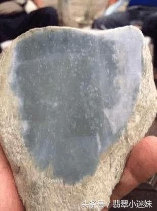 关于小件帝王绿翡翠原石的信息-第11张图片-翡翠网 关于小件帝王绿翡翠原石的信息-第11张图片-翡翠网