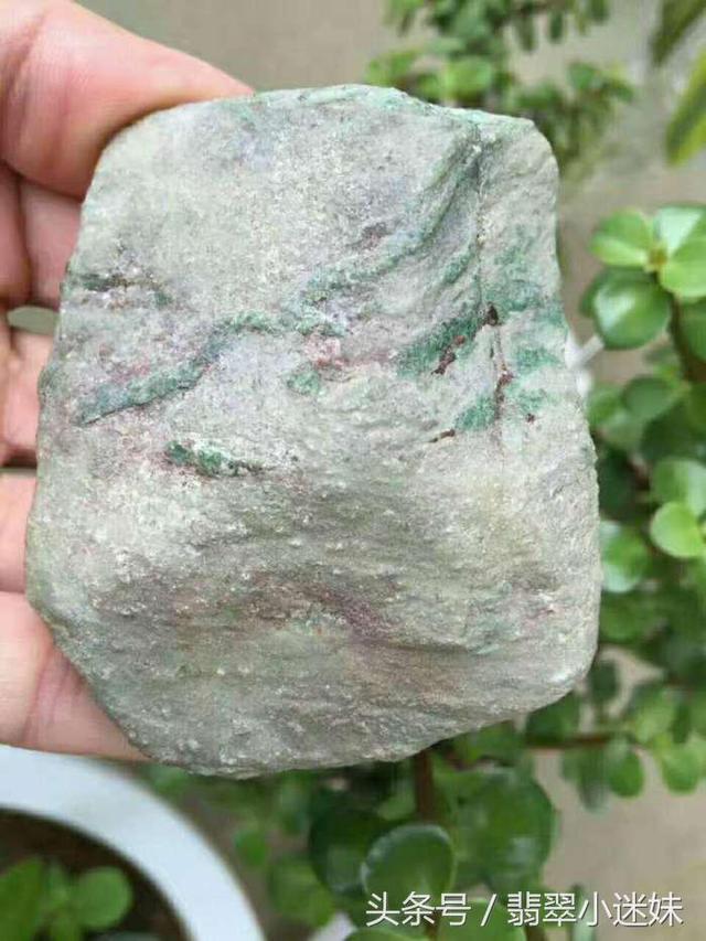 关于小件帝王绿翡翠原石的信息-第14张图片-翡翠网 关于小件帝王绿翡翠原石的信息-第14张图片-翡翠网