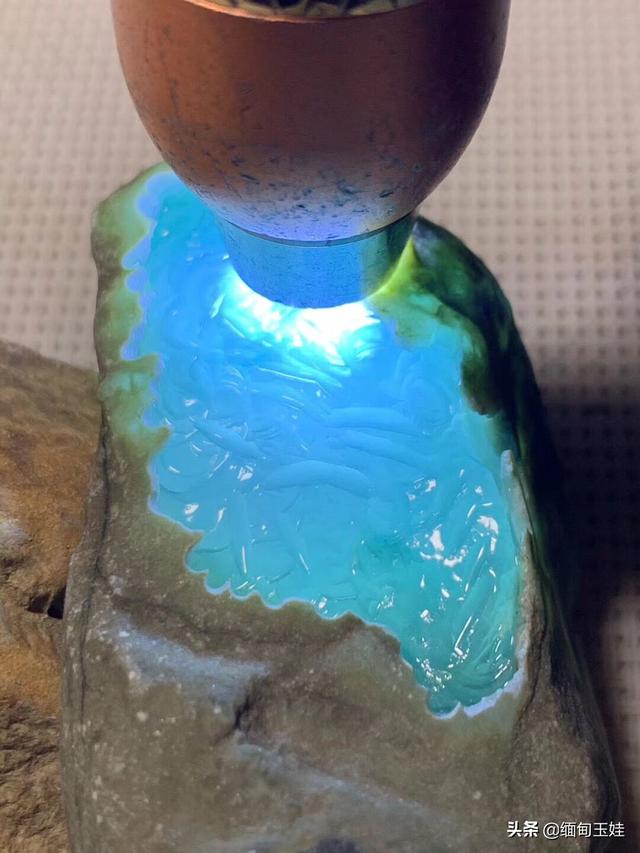 南齐翡翠原石特点的简单介绍-第13张图片-翡翠网 南齐翡翠原石特点的简单介绍-第13张图片-翡翠网