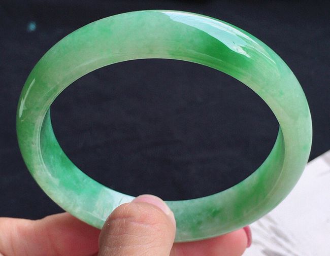 包含翡翠手镯有裂纹是a货的词条-第1张图片-翡翠网 包含翡翠手镯有裂纹是a货的词条-第1张图片-翡翠网