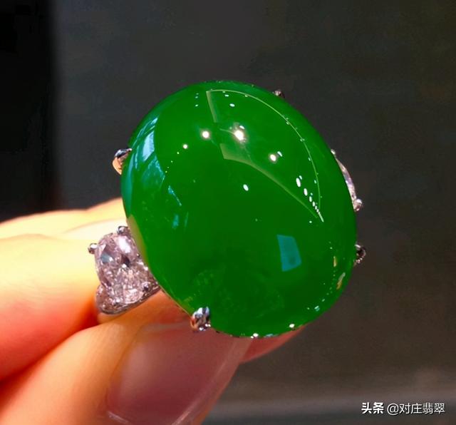 关于翡翠蛋面手镯的信息-第2张图片-翡翠网 关于翡翠蛋面手镯的信息-第2张图片-翡翠网