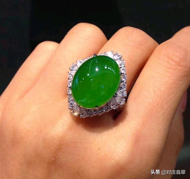 关于翡翠蛋面手镯的信息-第3张图片-翡翠网 关于翡翠蛋面手镯的信息-第3张图片-翡翠网