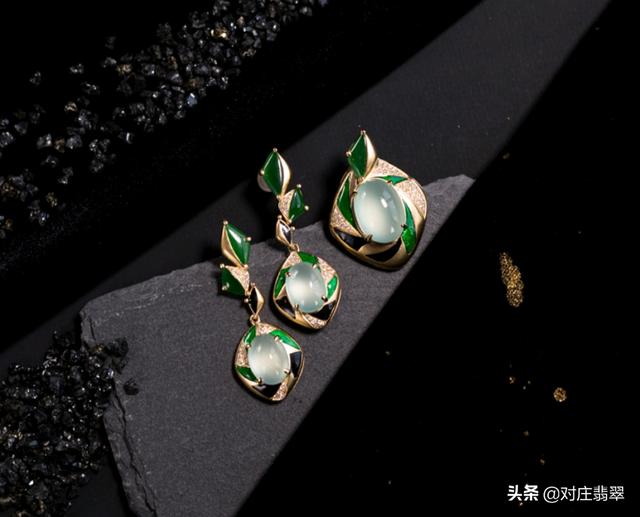 关于翡翠蛋面手镯的信息-第4张图片-翡翠网 关于翡翠蛋面手镯的信息-第4张图片-翡翠网