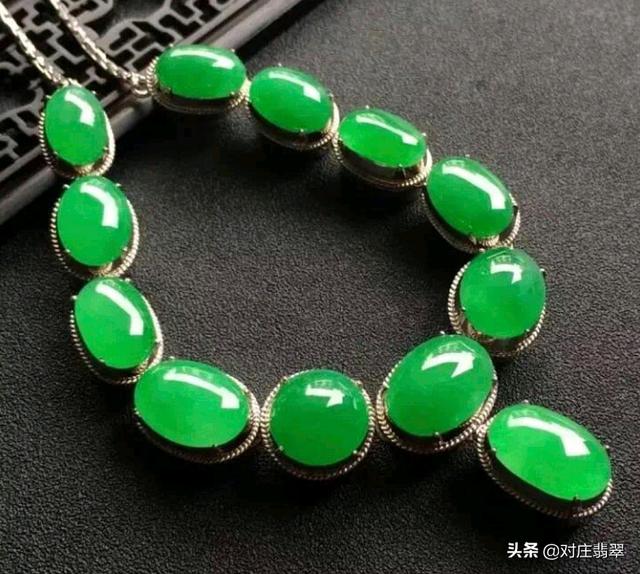 关于翡翠蛋面手镯的信息-第7张图片-翡翠网 关于翡翠蛋面手镯的信息-第7张图片-翡翠网