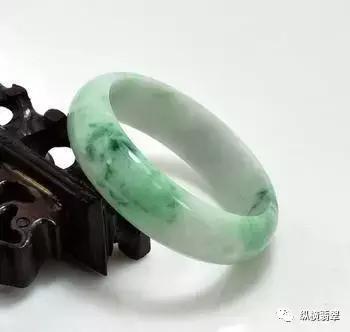 关于2万左右 翡翠手镯的信息-第11张图片-翡翠网 关于2万左右 翡翠手镯的信息-第11张图片-翡翠网