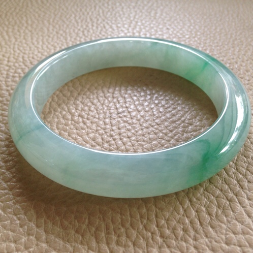 翡翠手镯功效与作用的简单介绍-第2张图片-翡翠网 翡翠手镯功效与作用的简单介绍-第2张图片-翡翠网