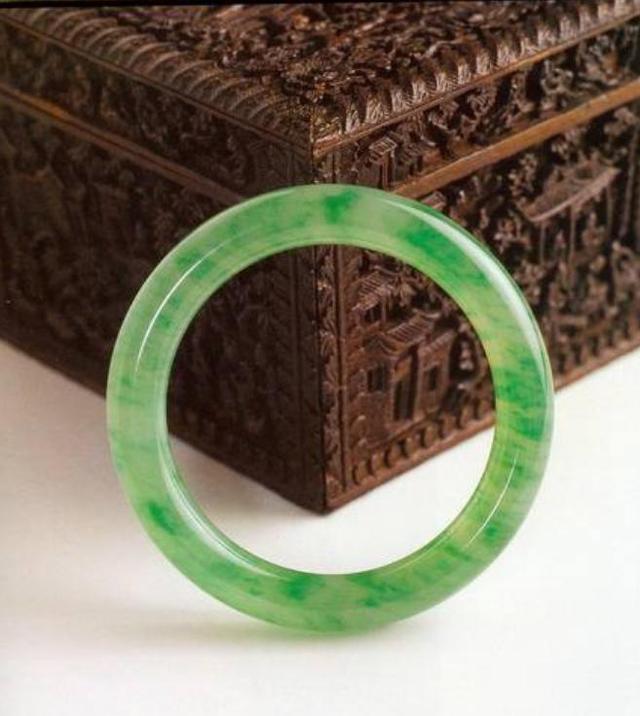 翡翠知识大学堂的简单介绍-第2张图片-翡翠网 翡翠知识大学堂的简单介绍-第2张图片-翡翠网