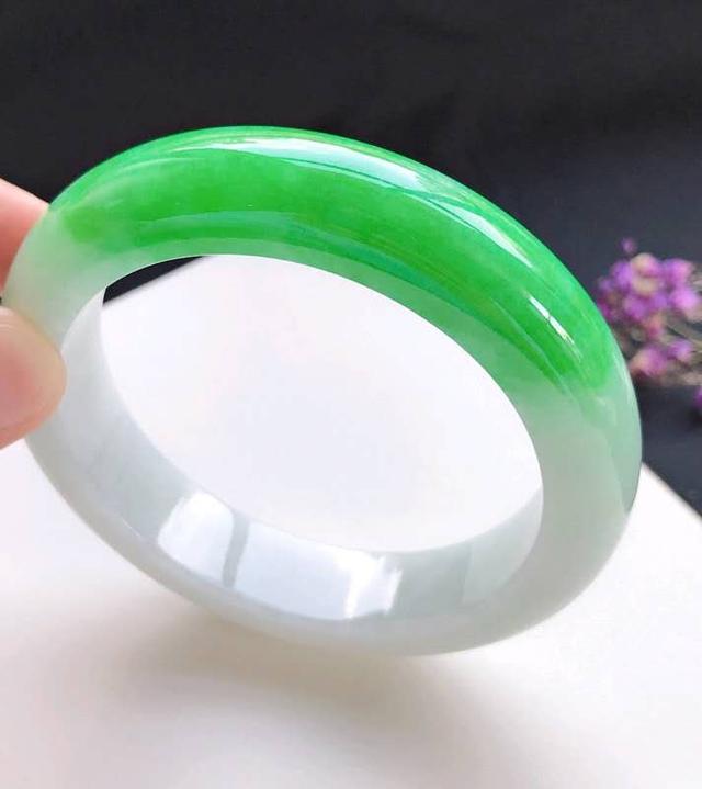 翡翠手镯怎么养翡翠手镯怎么养-第2张图片-翡翠网 翡翠手镯怎么养翡翠手镯怎么养-第2张图片-翡翠网