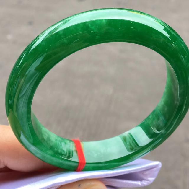 翡翠手镯 翠根翡翠手镯有棉根是什么意思-第4张图片-翡翠网 翡翠手镯 翠根翡翠手镯有棉根是什么意思-第4张图片-翡翠网