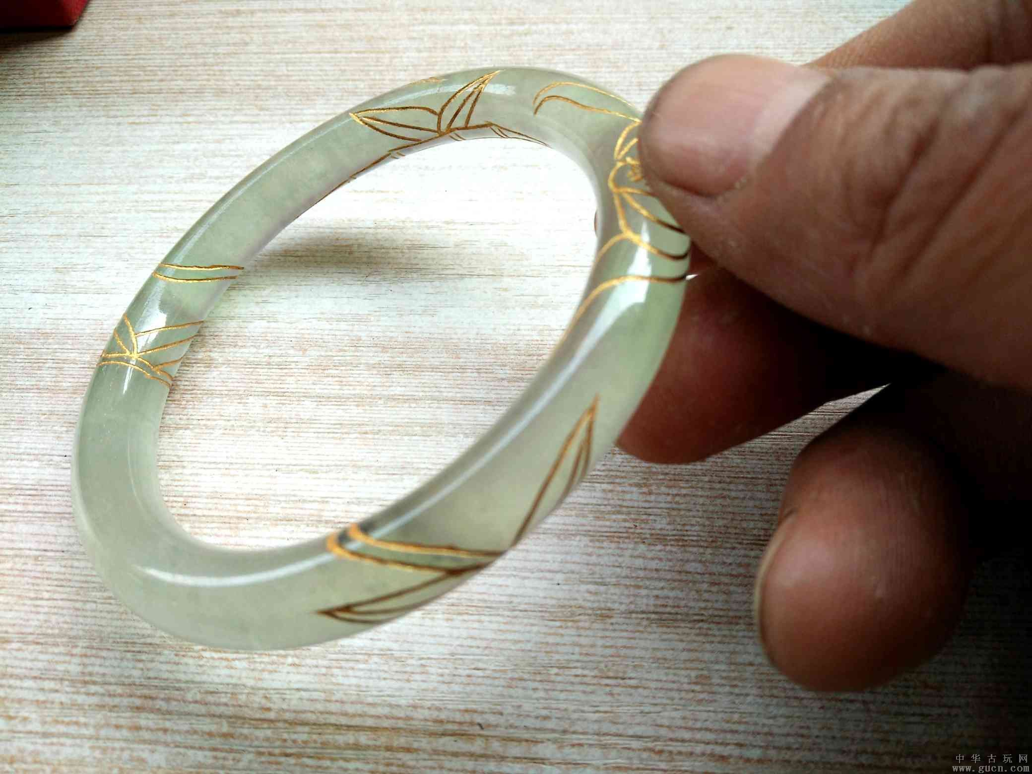 翡翠手镯描述,翡翠手镯描金-第2张图片-翡翠网 翡翠手镯描述,翡翠手镯描金-第2张图片-翡翠网