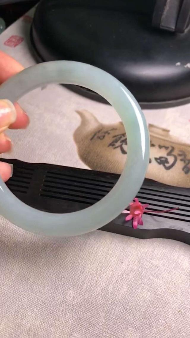 2万元以上油青翡翠手镯油青翡翠手镯高档图片-第6张图片-翡翠网 2万元以上油青翡翠手镯油青翡翠手镯高档图片-第6张图片-翡翠网