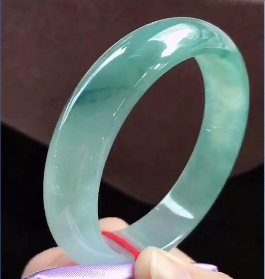 老坑冰种满绿翡翠手镯,老坑冰种祖母绿翡翠手镯价格-第11张图片-翡翠网 老坑冰种满绿翡翠手镯,老坑冰种祖母绿翡翠手镯价格-第11张图片-翡翠网