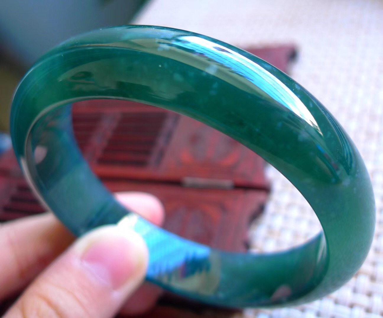 冰种翡翠手镯的特点,1千万高冰种翡翠手镯-第1张图片-翡翠网 冰种翡翠手镯的特点,1千万高冰种翡翠手镯-第1张图片-翡翠网