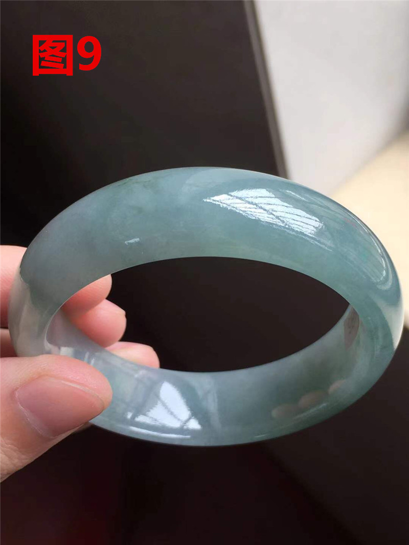 翡翠油青种手镯价格,油青种翡翠手镯价值-第1张图片-翡翠网 翡翠油青种手镯价格,油青种翡翠手镯价值-第1张图片-翡翠网