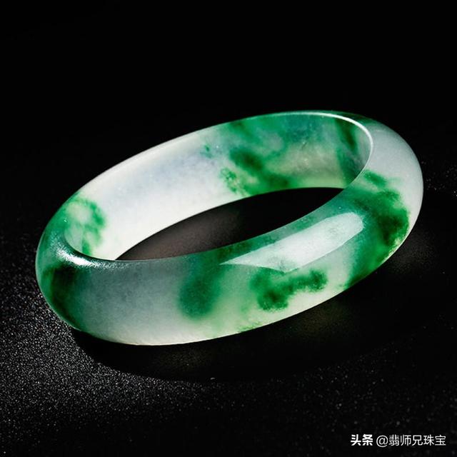 翡翠手镯冰种图片,满绿冰种翡翠手镯图片-第1张图片-翡翠网 翡翠手镯冰种图片,满绿冰种翡翠手镯图片-第1张图片-翡翠网