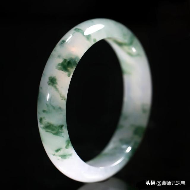 翡翠手镯冰种图片,满绿冰种翡翠手镯图片-第2张图片-翡翠网 翡翠手镯冰种图片,满绿冰种翡翠手镯图片-第2张图片-翡翠网