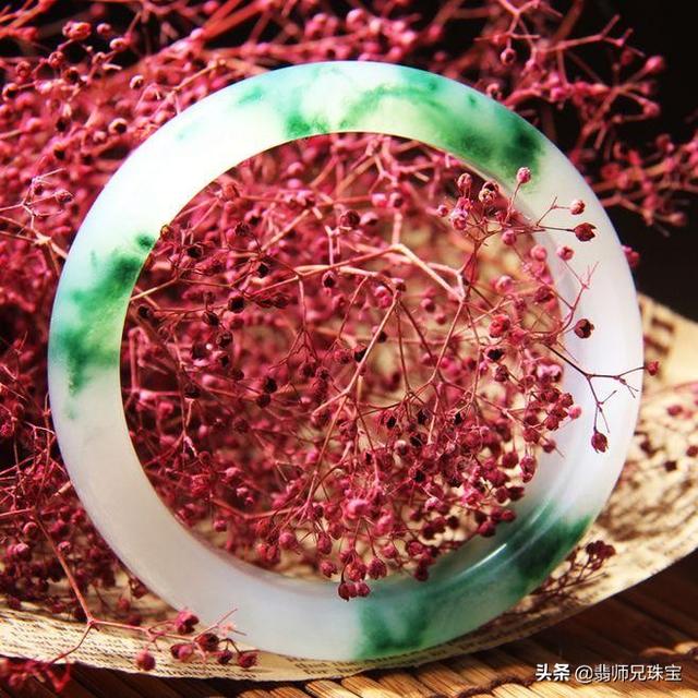 翡翠手镯冰种图片,满绿冰种翡翠手镯图片-第3张图片-翡翠网 翡翠手镯冰种图片,满绿冰种翡翠手镯图片-第3张图片-翡翠网