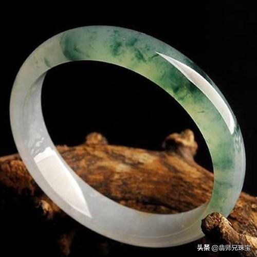 翡翠手镯冰种图片,满绿冰种翡翠手镯图片-第5张图片-翡翠网 翡翠手镯冰种图片,满绿冰种翡翠手镯图片-第5张图片-翡翠网