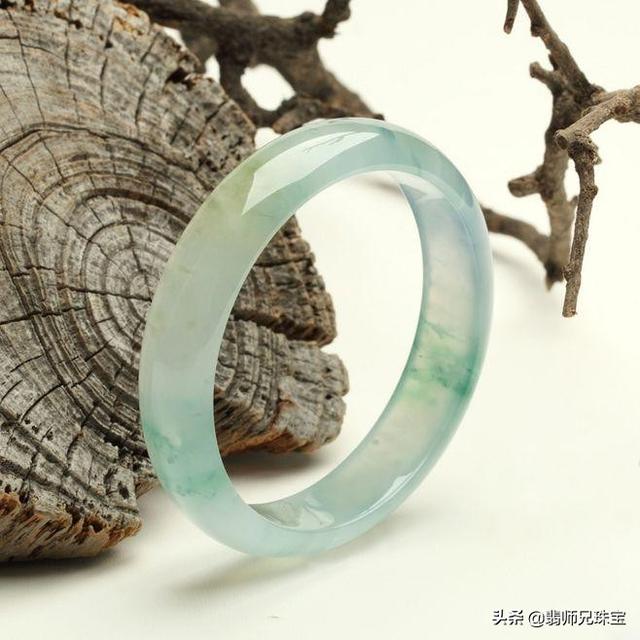 翡翠手镯冰种图片,满绿冰种翡翠手镯图片-第6张图片-翡翠网 翡翠手镯冰种图片,满绿冰种翡翠手镯图片-第6张图片-翡翠网