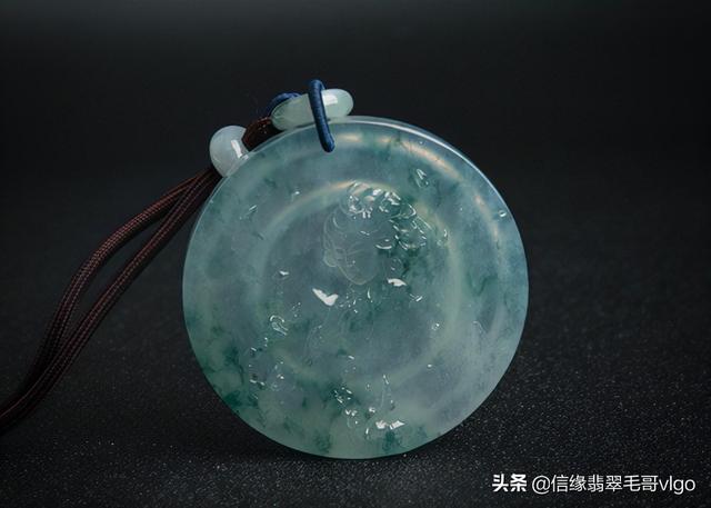 翡翠满绿手镯飘花翡翠手镯满绿好还是飘绿好-第1张图片-翡翠网 翡翠满绿手镯飘花翡翠手镯满绿好还是飘绿好-第1张图片-翡翠网