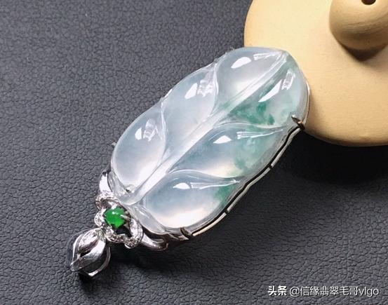 翡翠满绿手镯飘花翡翠手镯满绿好还是飘绿好-第3张图片-翡翠网 翡翠满绿手镯飘花翡翠手镯满绿好还是飘绿好-第3张图片-翡翠网