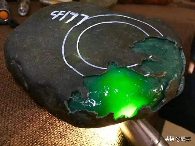 瑞丽翡翠成品批发市场瑞丽翡翠手镯批发市场-第2张图片-翡翠网 瑞丽翡翠成品批发市场瑞丽翡翠手镯批发市场-第2张图片-翡翠网