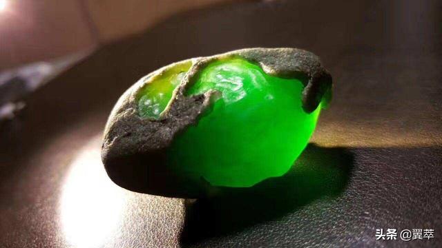 瑞丽翡翠成品批发市场瑞丽翡翠手镯批发市场-第3张图片-翡翠网 瑞丽翡翠成品批发市场瑞丽翡翠手镯批发市场-第3张图片-翡翠网