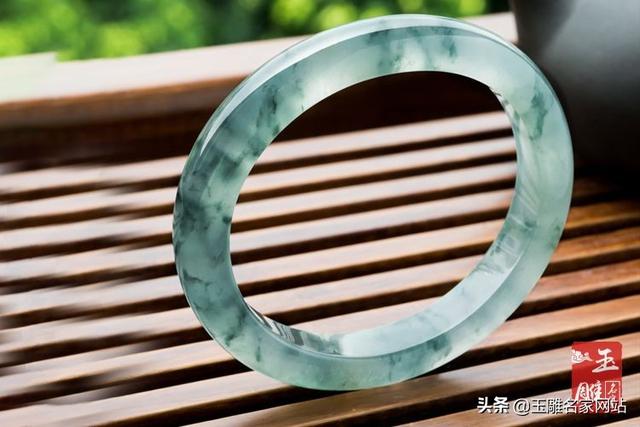 翡翠飘雪手镯假翡翠手镯特征-第3张图片-翡翠网 翡翠飘雪手镯假翡翠手镯特征-第3张图片-翡翠网