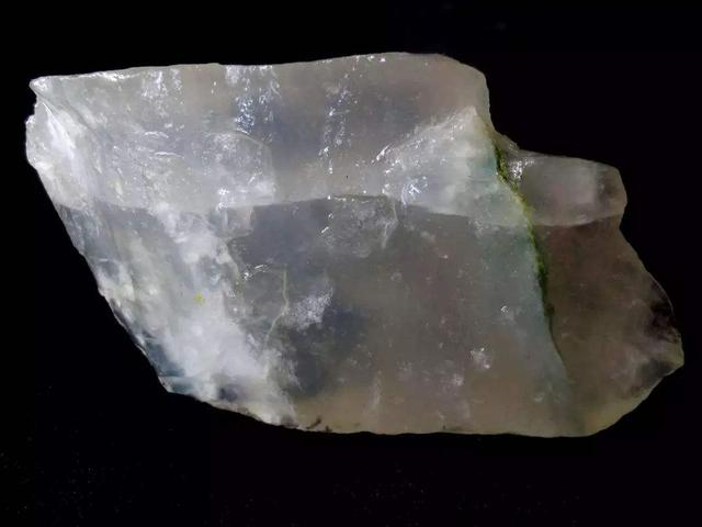 翡翠手镯上的矿点是什么翡翠手镯有矿点是什么意思-第1张图片-翡翠网 翡翠手镯上的矿点是什么翡翠手镯有矿点是什么意思-第1张图片-翡翠网