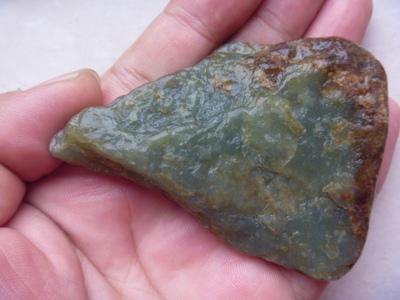 翡翠手镯上的矿点是什么翡翠手镯有矿点是什么意思-第4张图片-翡翠网 翡翠手镯上的矿点是什么翡翠手镯有矿点是什么意思-第4张图片-翡翠网