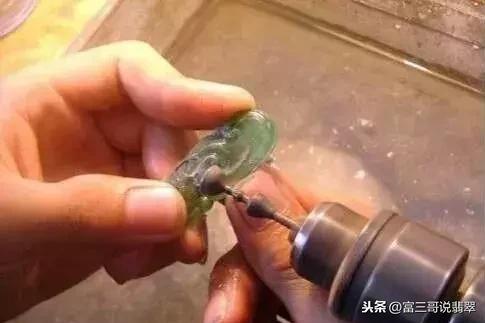 春带彩翡翠手镯价格,春带彩翡翠手镯16万-第4张图片-翡翠网 春带彩翡翠手镯价格,春带彩翡翠手镯16万-第4张图片-翡翠网