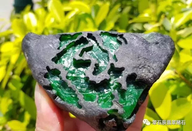 赌石的石头哪里找的到,翡翠原石捡宝石-第1张图片-翡翠网 赌石的石头哪里找的到,翡翠原石捡宝石-第1张图片-翡翠网