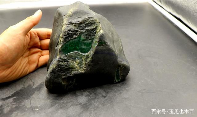 赌石的石头哪里找的到,翡翠原石捡宝石-第2张图片-翡翠网 赌石的石头哪里找的到,翡翠原石捡宝石-第2张图片-翡翠网